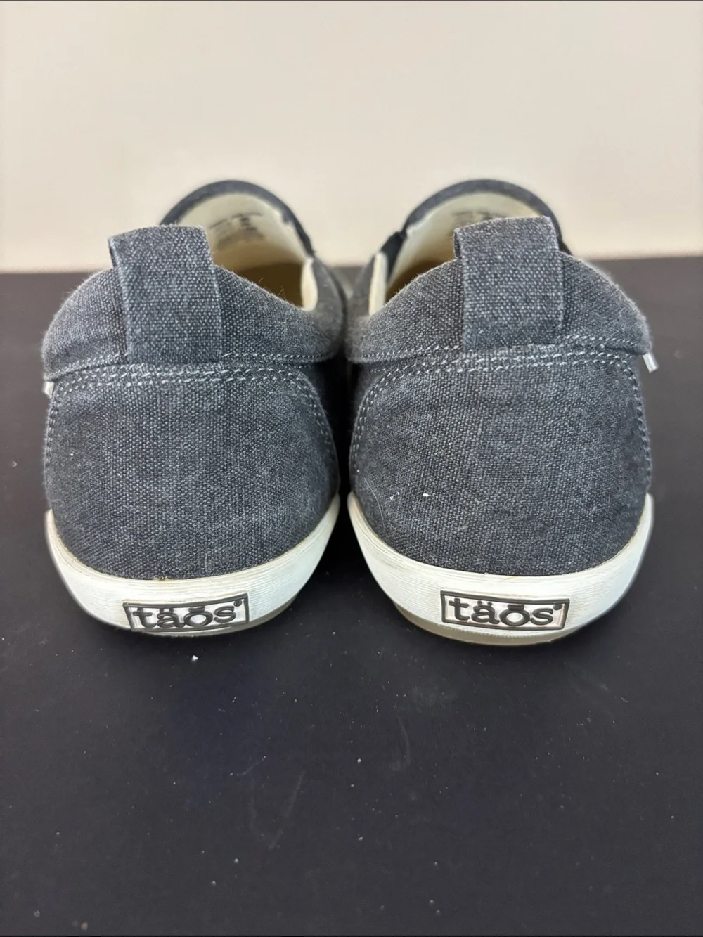 Taos Dark Gray Dandy Canvas Slip-on Shoe Sneaker Size 8.5